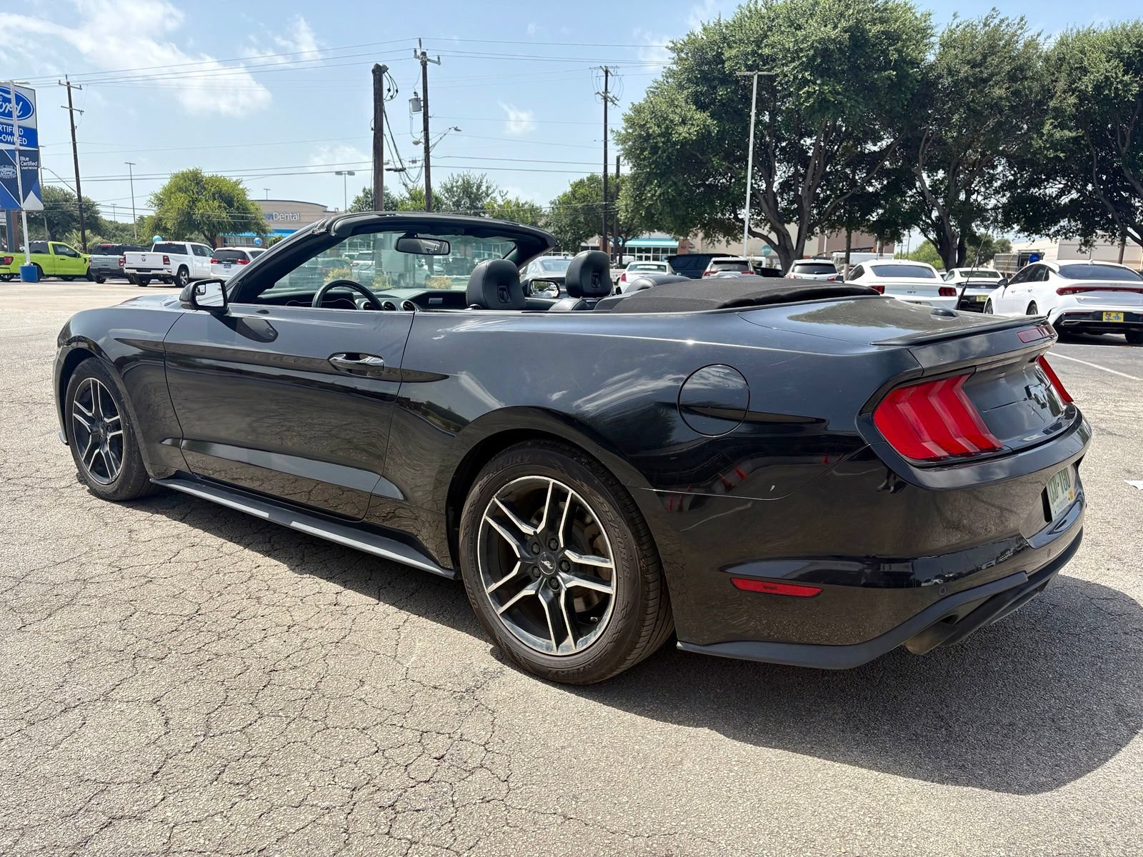 Used 2018 Ford Mustang Premium w/ Equipment Group 201A RWD image 5