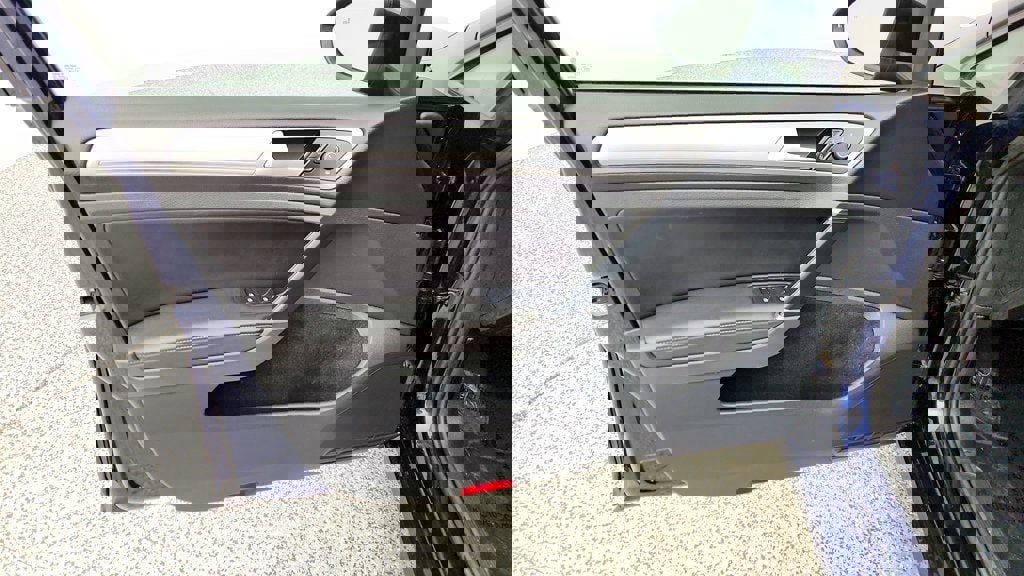 Used 2016 Volkswagen Golf SE w/ Lighting Package image 11