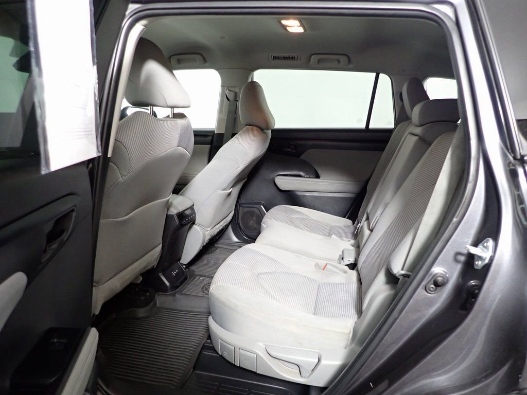 Used 2023 Toyota Highlander L image 28