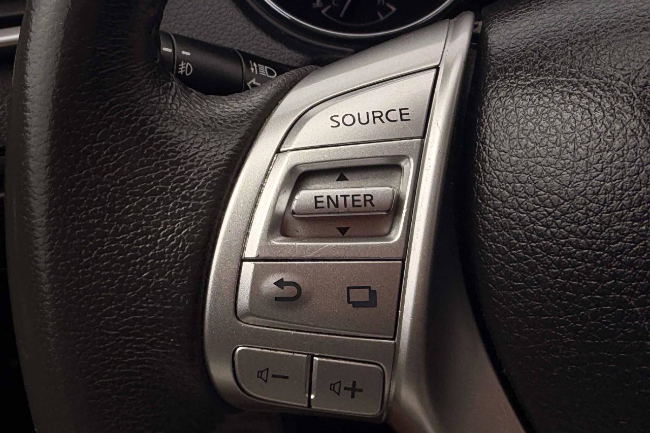 Used 2015 Nissan Rogue SL w/ SL Premium Package image 18