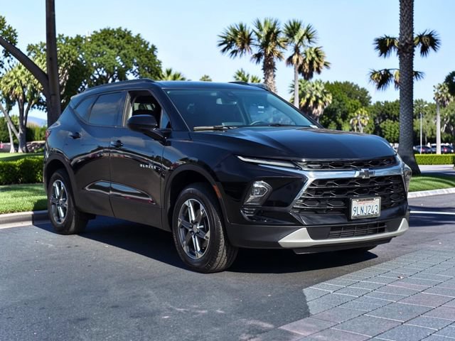 Used 2024 Chevrolet Blazer LT w/ Convenience Package FWD image 4