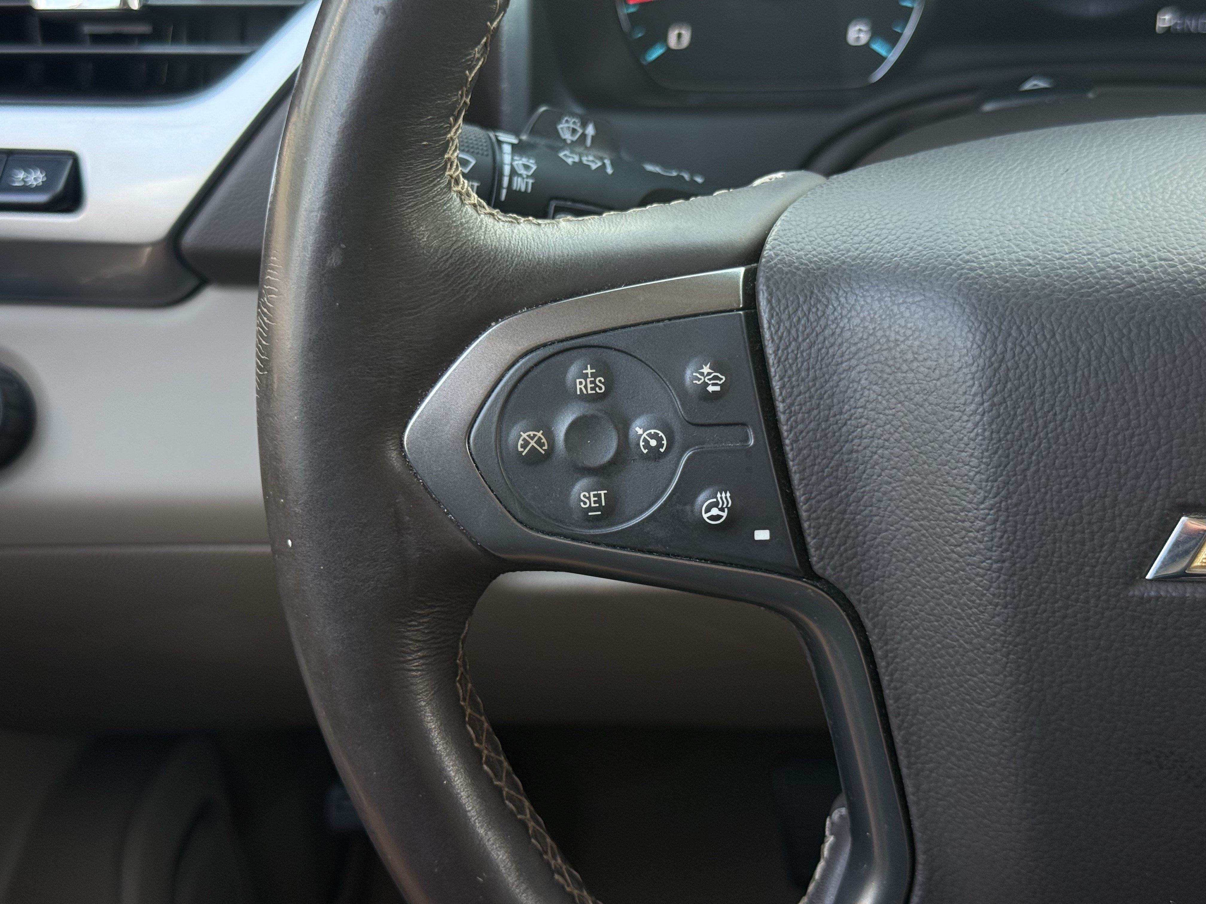 Used 2016 Chevrolet Suburban LTZ RWD image 18