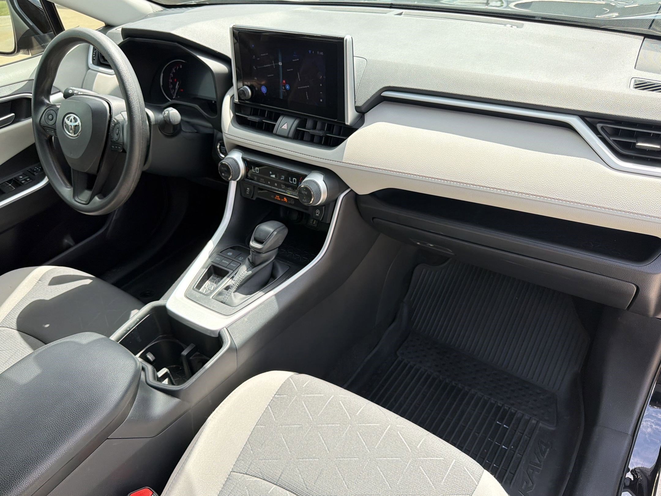 Used 2024 Toyota RAV4 XLE w/ Convenience Package image 28