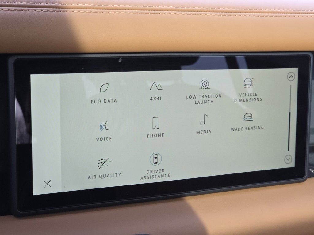 Used 2024 Land Rover Defender 110 X-Dynamic SE image 18