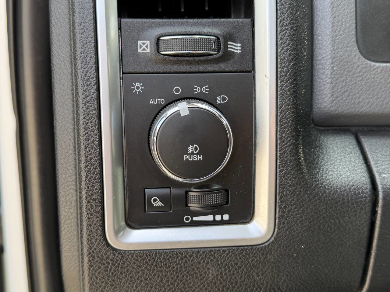 Used 2014 RAM 3500 SLT image 28