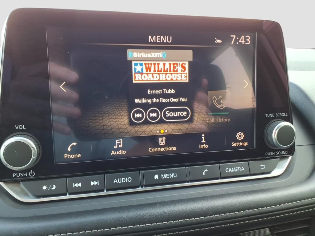 Used 2025 Nissan Rogue SV FWD image 26