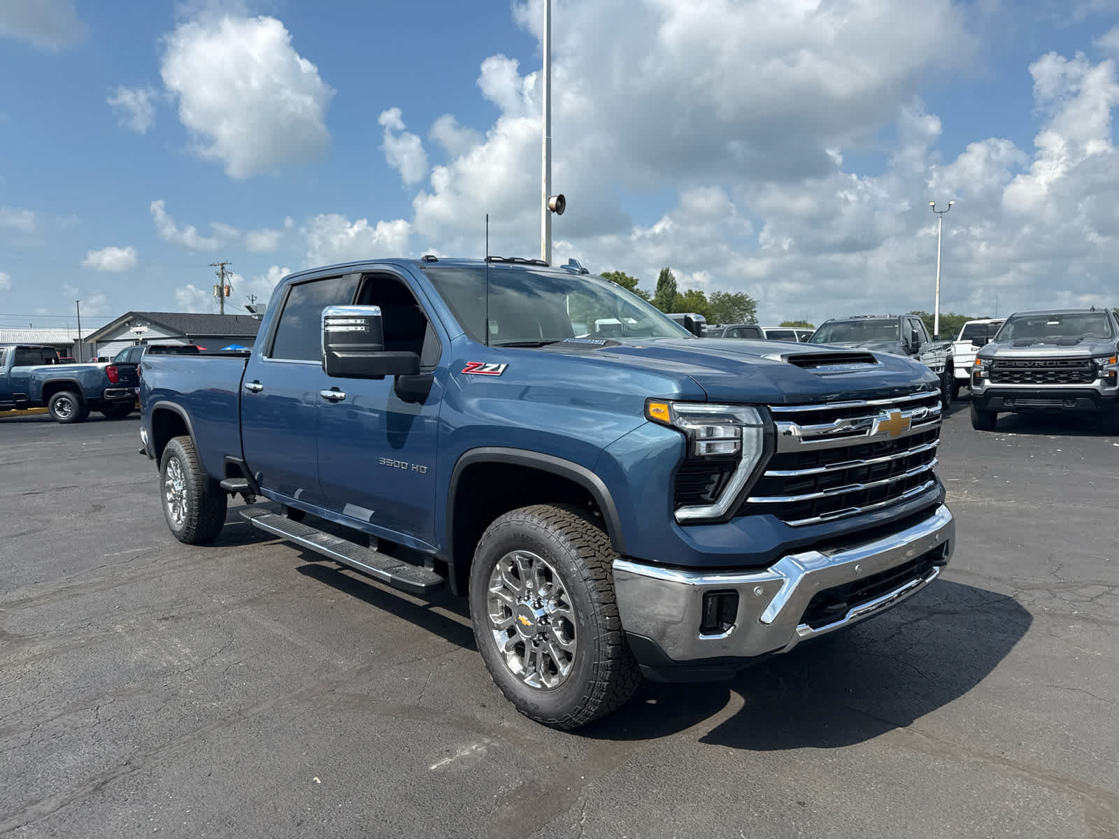 New 2026 Chevrolet Silverado 3500 LTZ w/ LTZ Premium Package AWD/4WD image 7