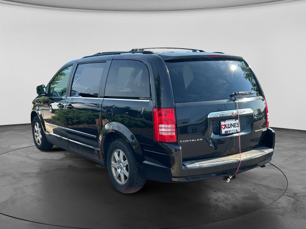 Used 2010 Chrysler Town & Country Touring FWD image 7
