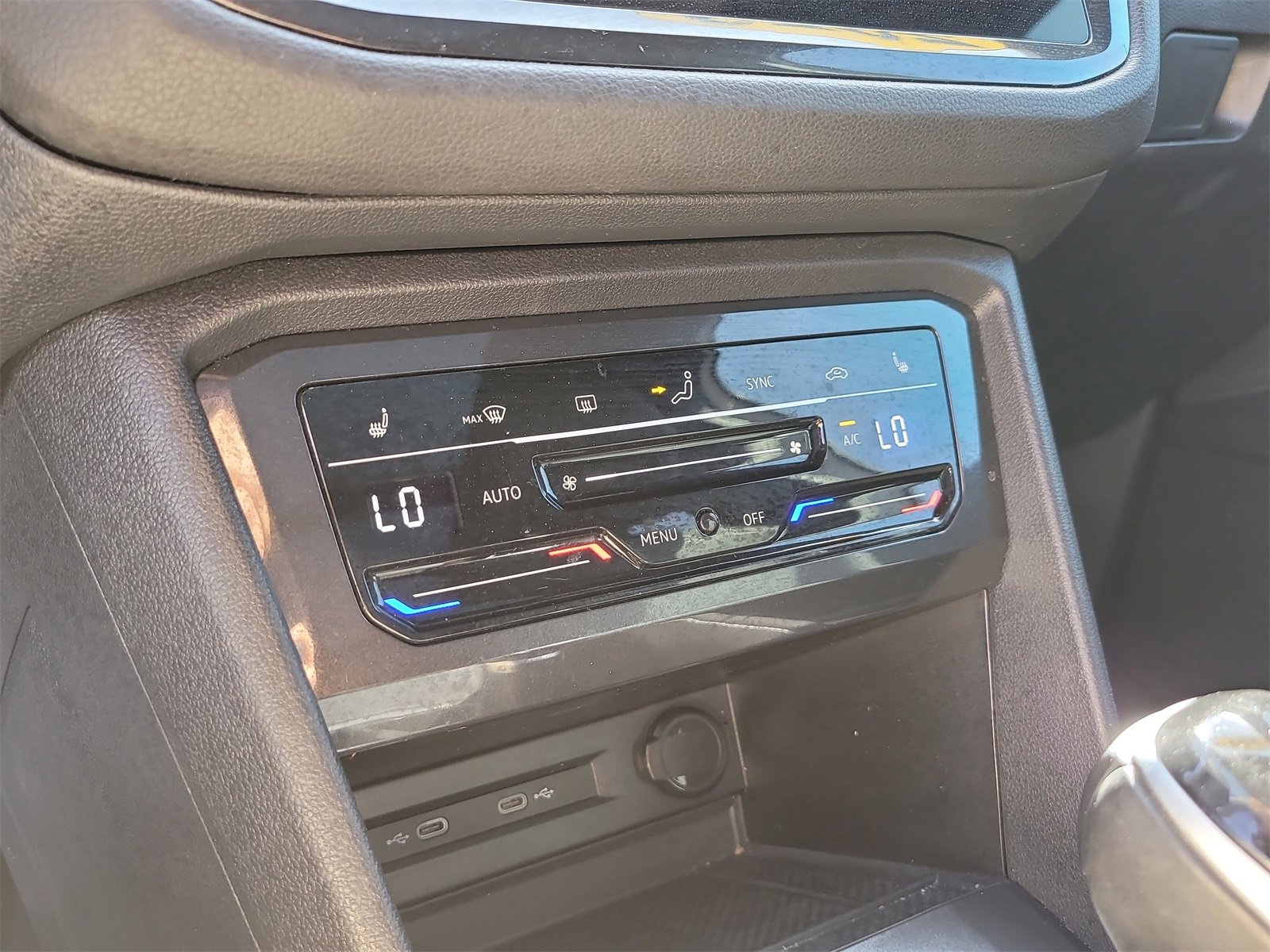 Used 2023 Volkswagen Tiguan SE R-Line image 26