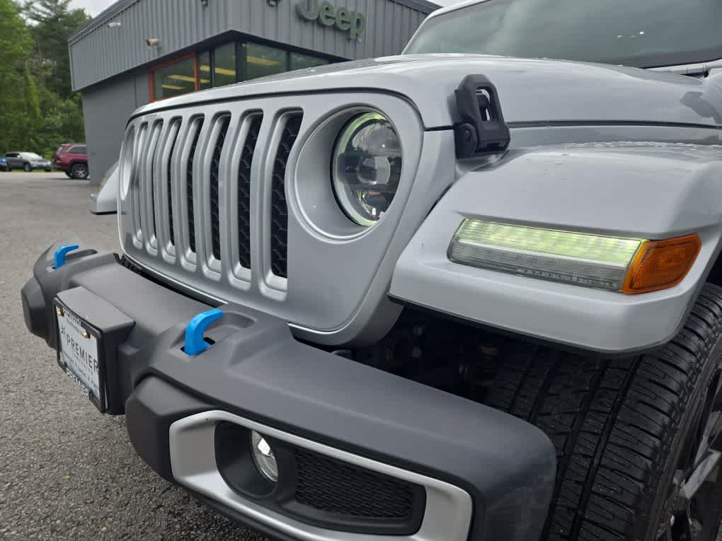 Used 2023 Jeep Wrangler Unlimited Sahara w/ Cold Weather Group AWD/4WD image 9