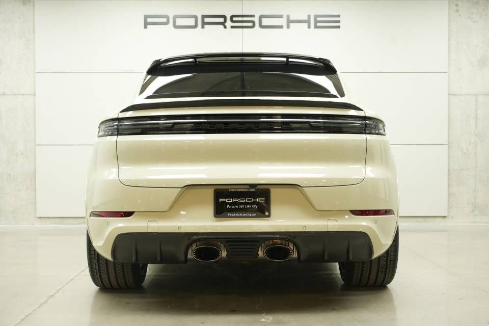 New 2026 Porsche Cayenne GTS image 12