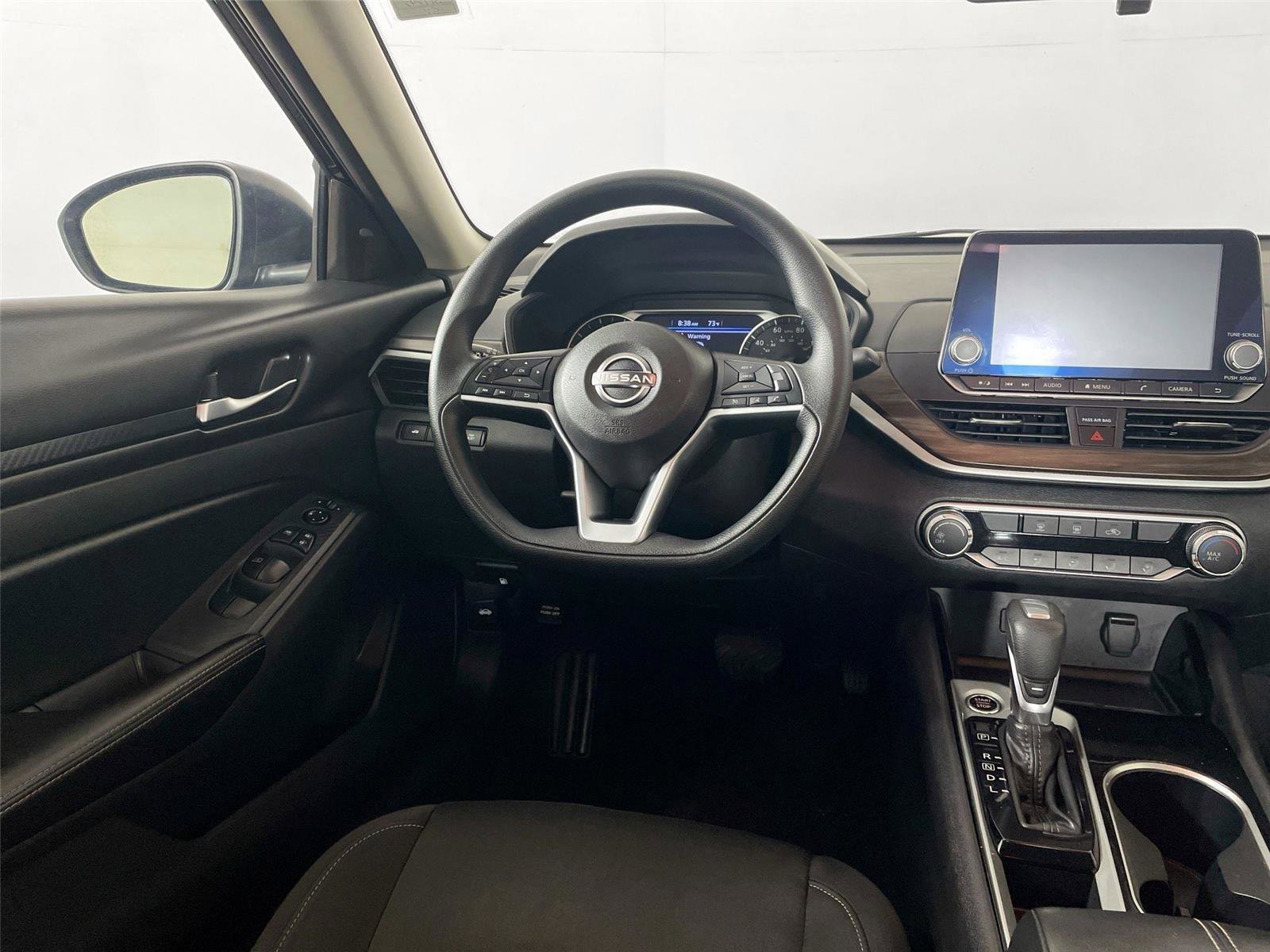 Used 2024 Nissan Altima 2.5 SV FWD image 2