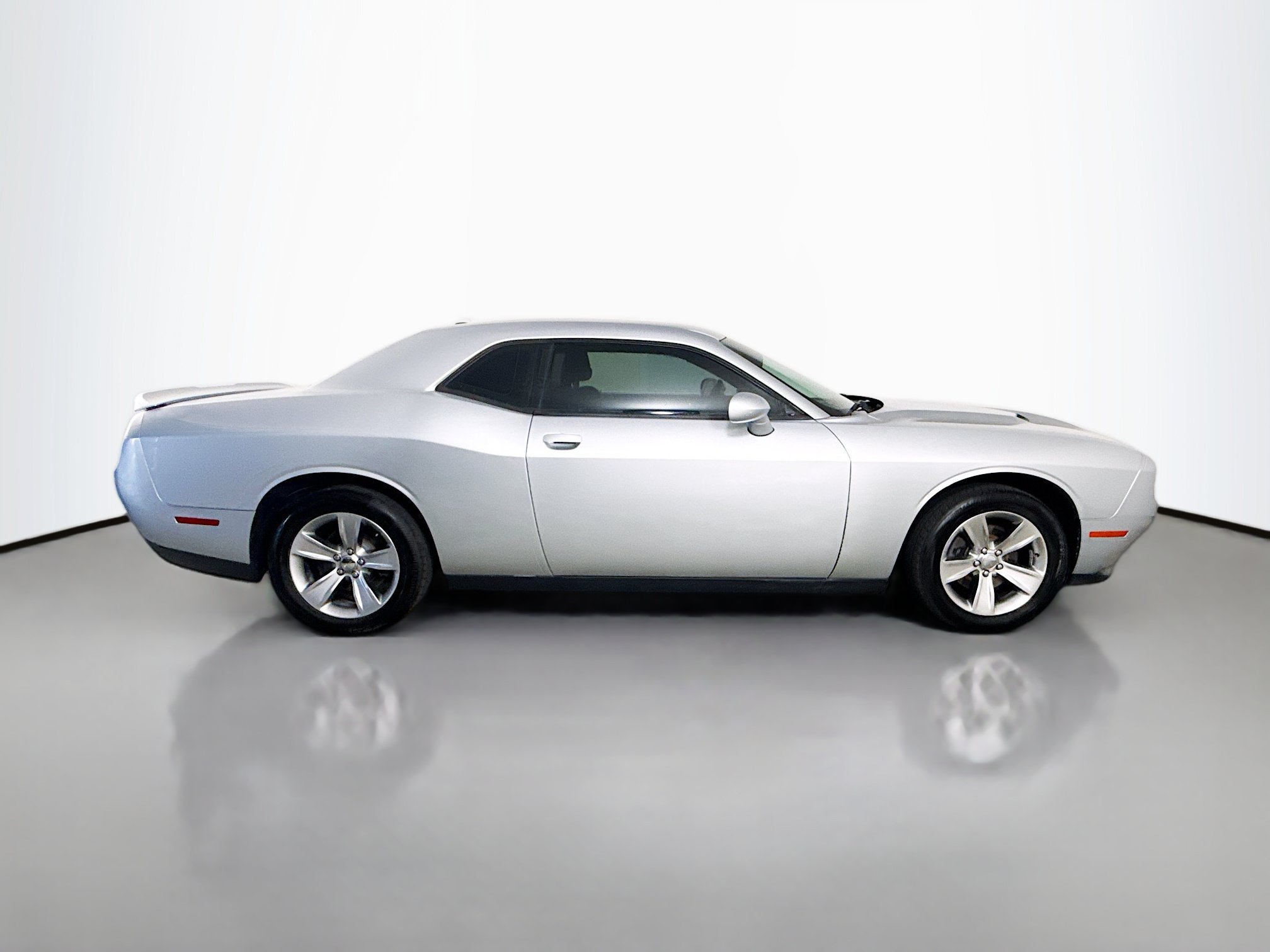 Used 2021 Dodge Challenger SXT RWD image 11