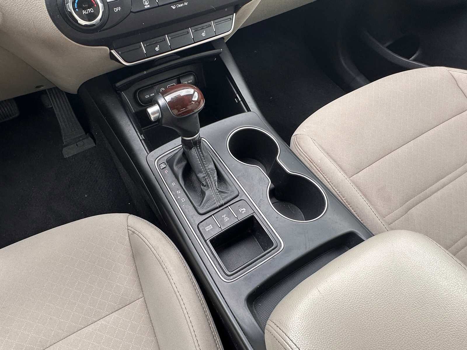 Used 2017 Kia Sorento LX w/ LX Convenience Package image 24