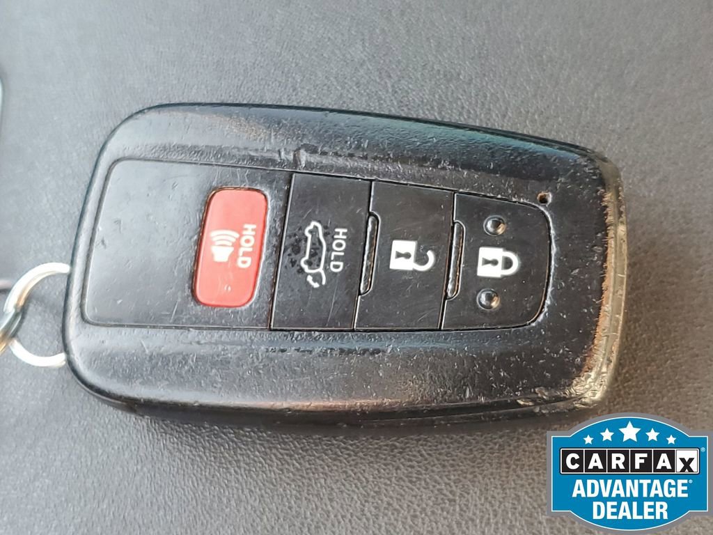 Used 2020 Toyota Highlander XLE image 39