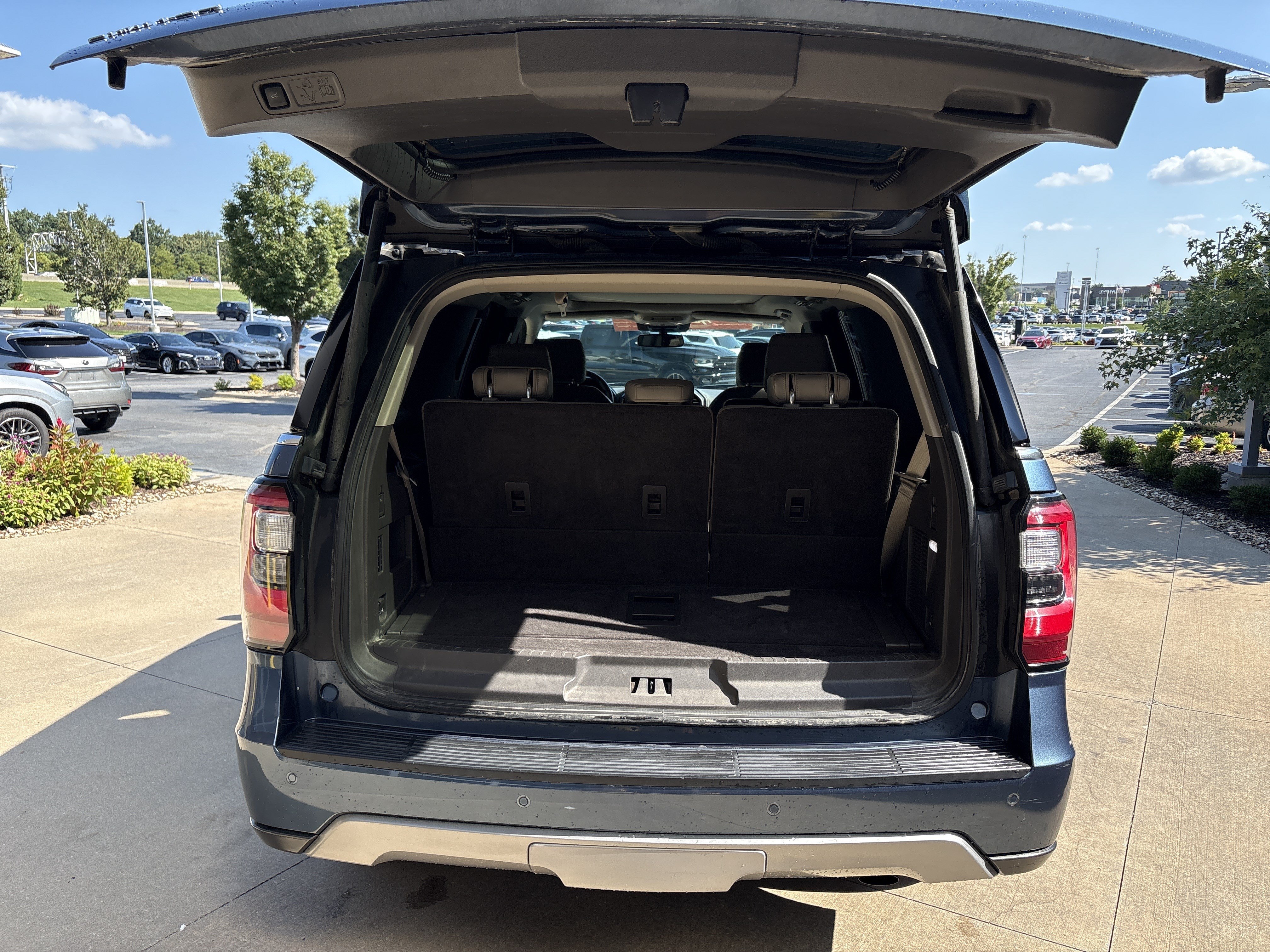 Used 2019 Ford Expedition Limited w/ Equipment Group 302A RWD image 33