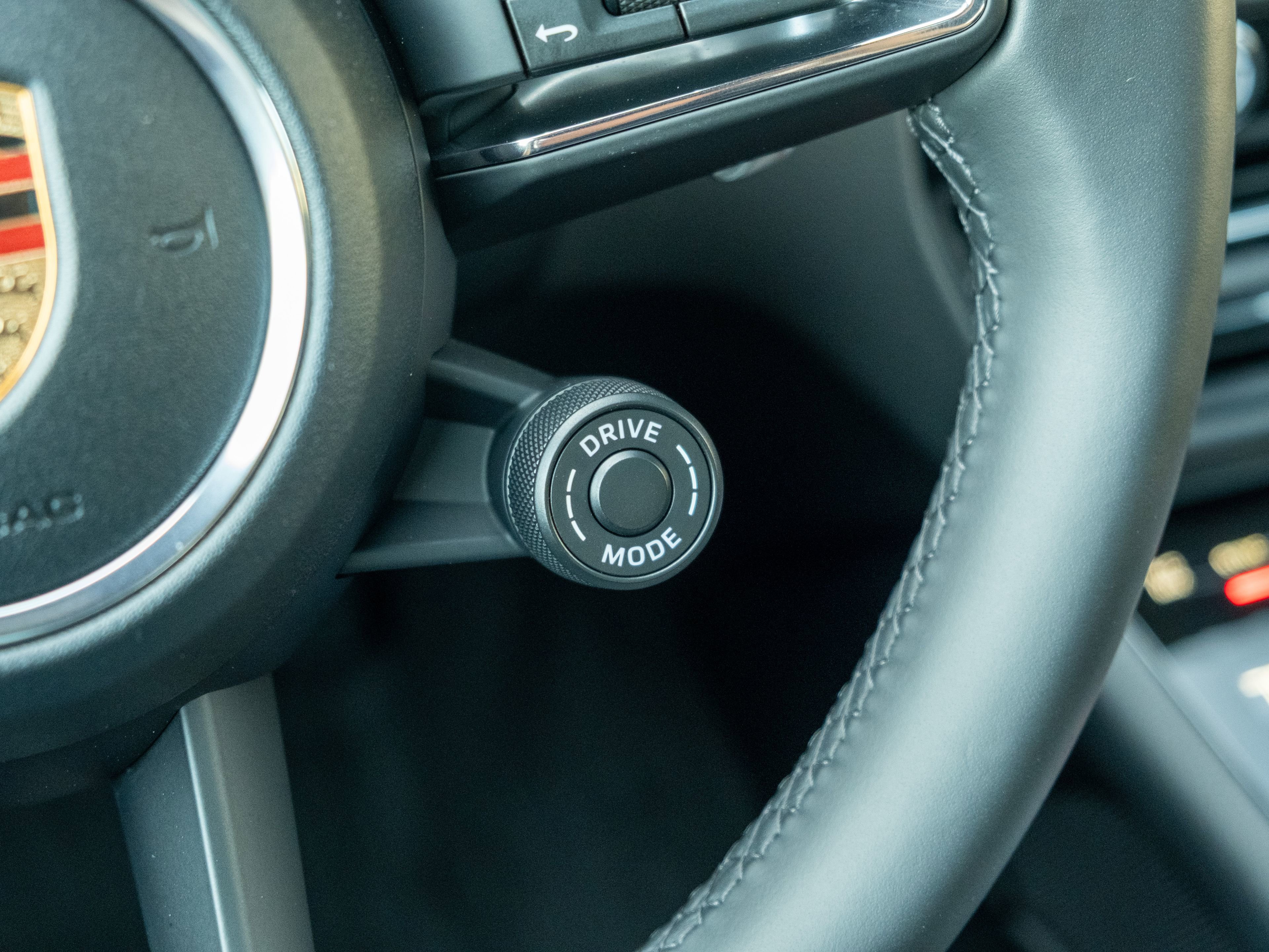 Certified 2026 Porsche Macan image 27