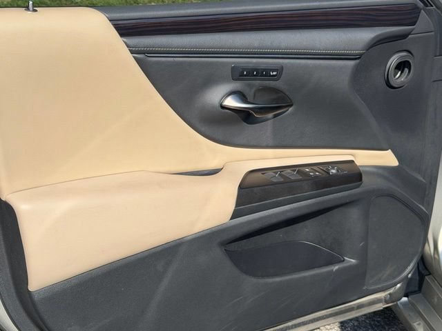 Used 2019 Lexus ES 350 w/ Premium Package FWD image 11