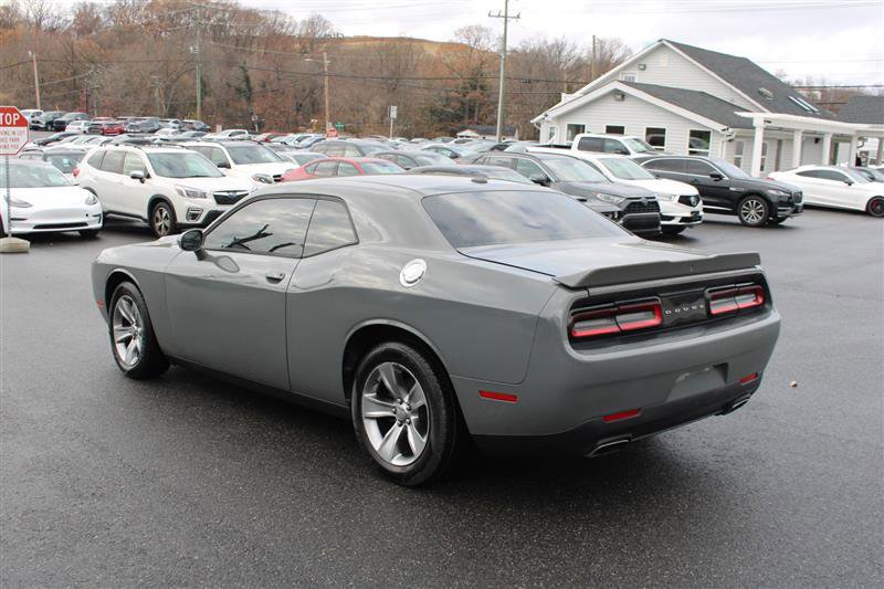 Used 2018 Dodge Challenger SXT image 6