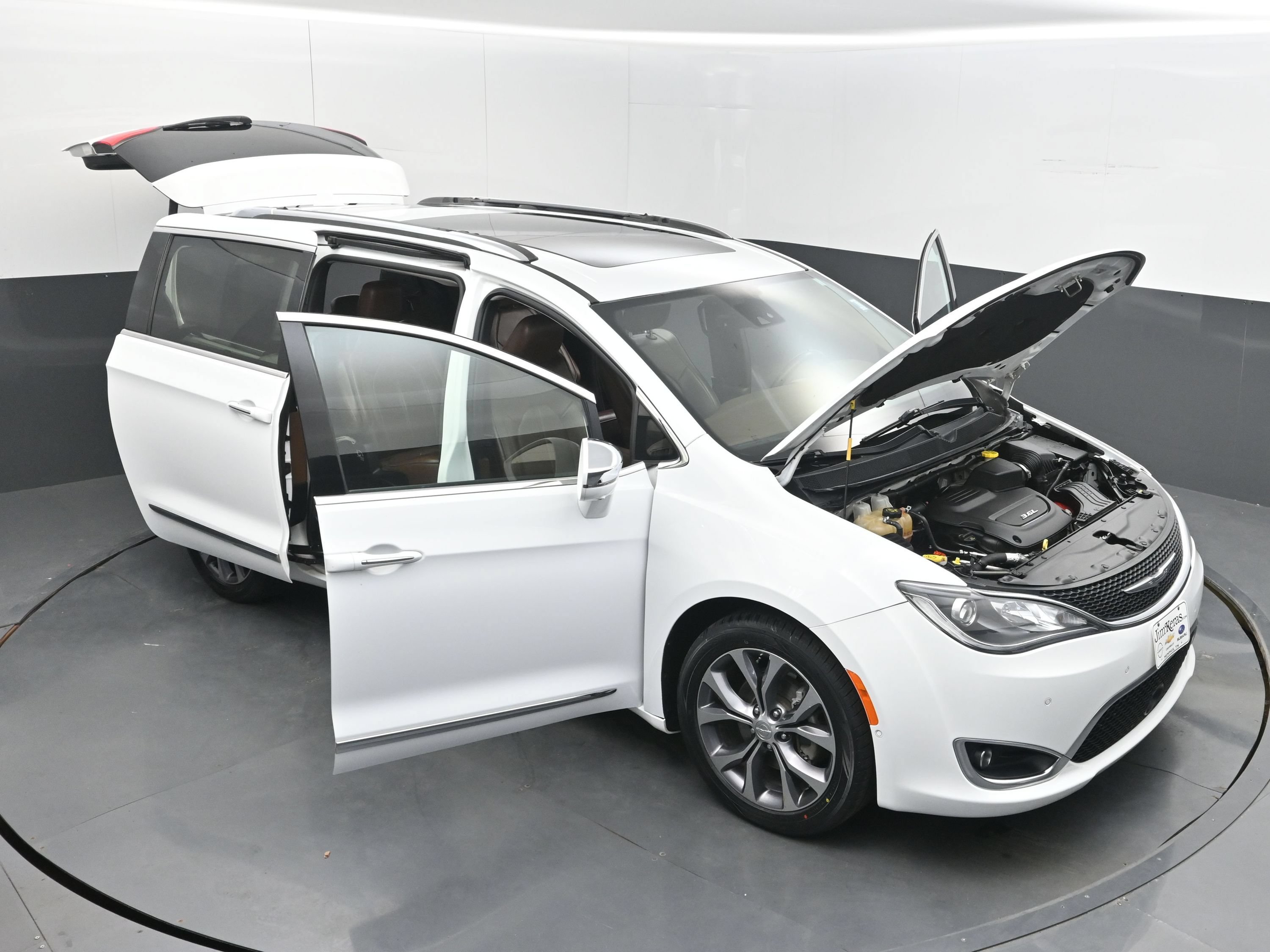 Used 2017 Chrysler Pacifica Limited FWD image 26