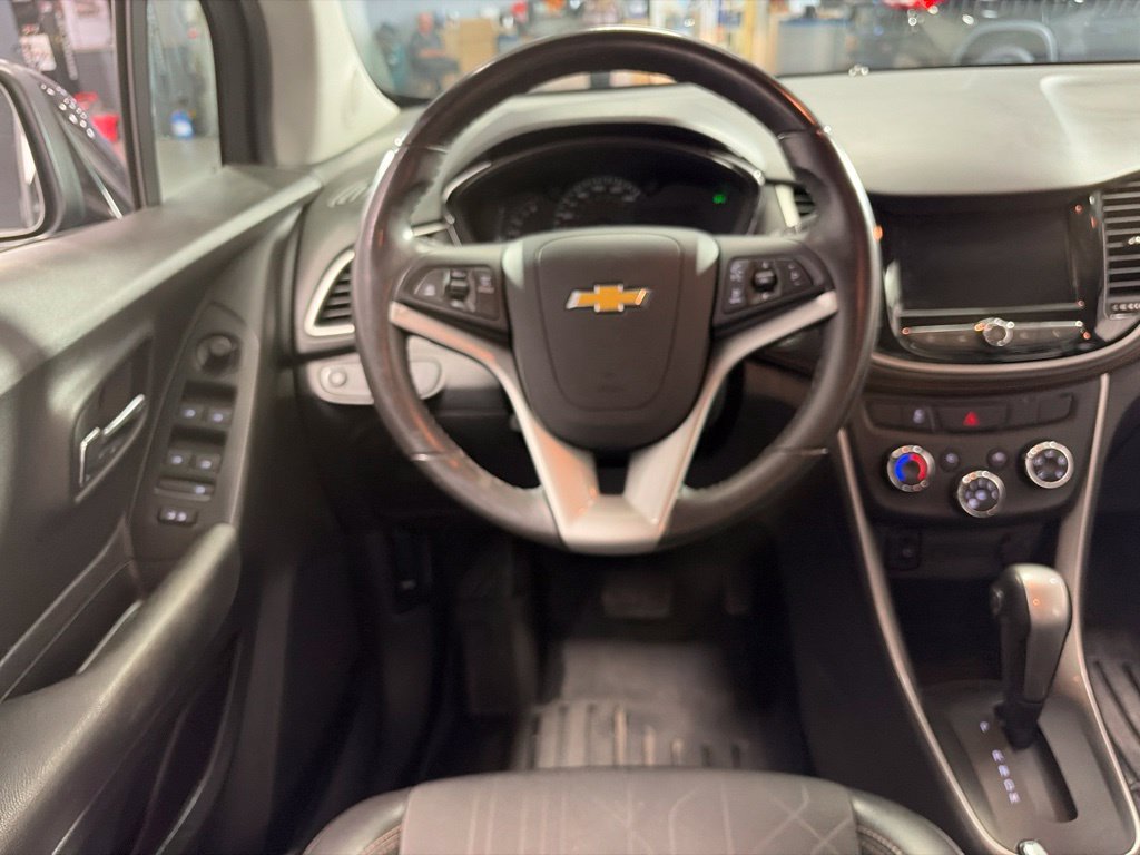 Used 2019 Chevrolet Trax LT w/ LT Convenience Package FWD image 23