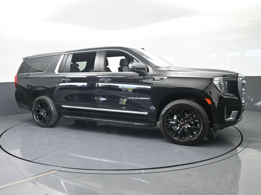 Used 2024 GMC Yukon XL SLT w/ SLT Luxury Package RWD image 2