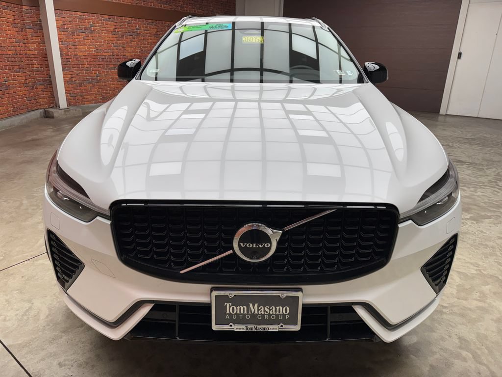 Used 2025 Volvo XC60 B5 Plus AWD/4WD image 9