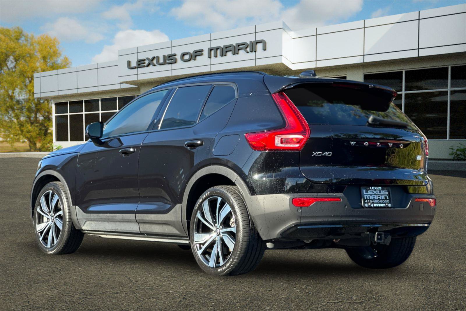 Used 2021 Volvo XC40 P8 Recharge w/ Advanced Package AWD/4WD image 3