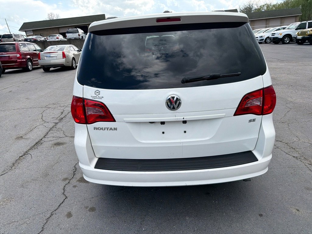 Used 2011 Volkswagen Routan SE image 7