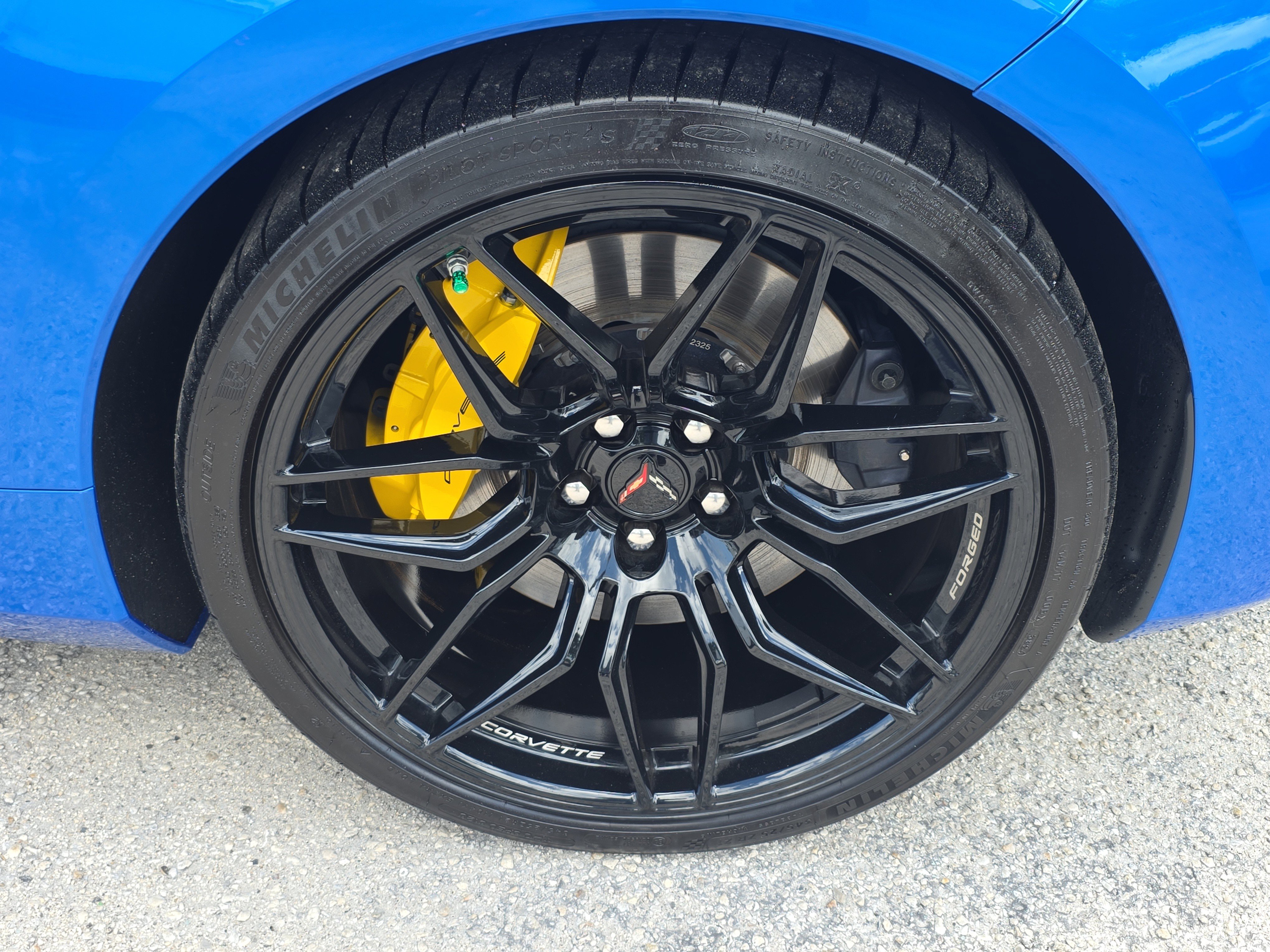 Used 2025 Chevrolet Corvette Z06 RWD image 13