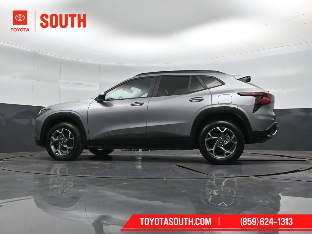 Used 2025 Chevrolet Trax LT w/ LT Convenience Package FWD image 41