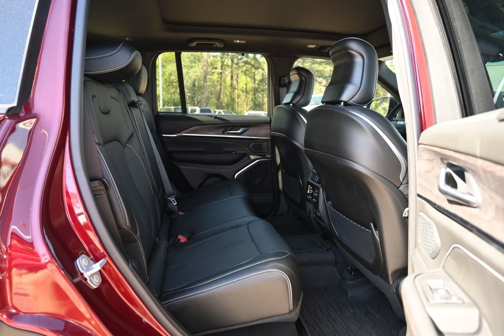 Used 2025 Jeep Grand Cherokee Overland w/ Luxury Tech Group IV image 22