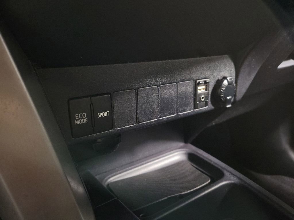 Used 2018 Toyota RAV4 XLE w/ Plus Extra Value Package AWD/4WD image 17