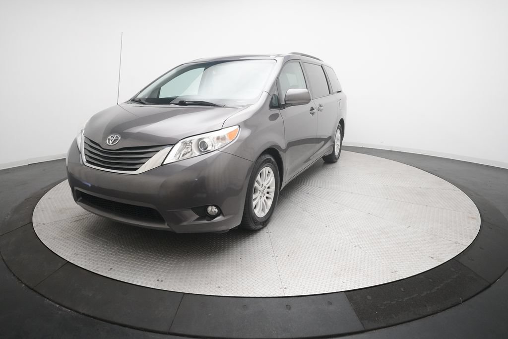Used 2014 Toyota Sienna XLE FWD image 12