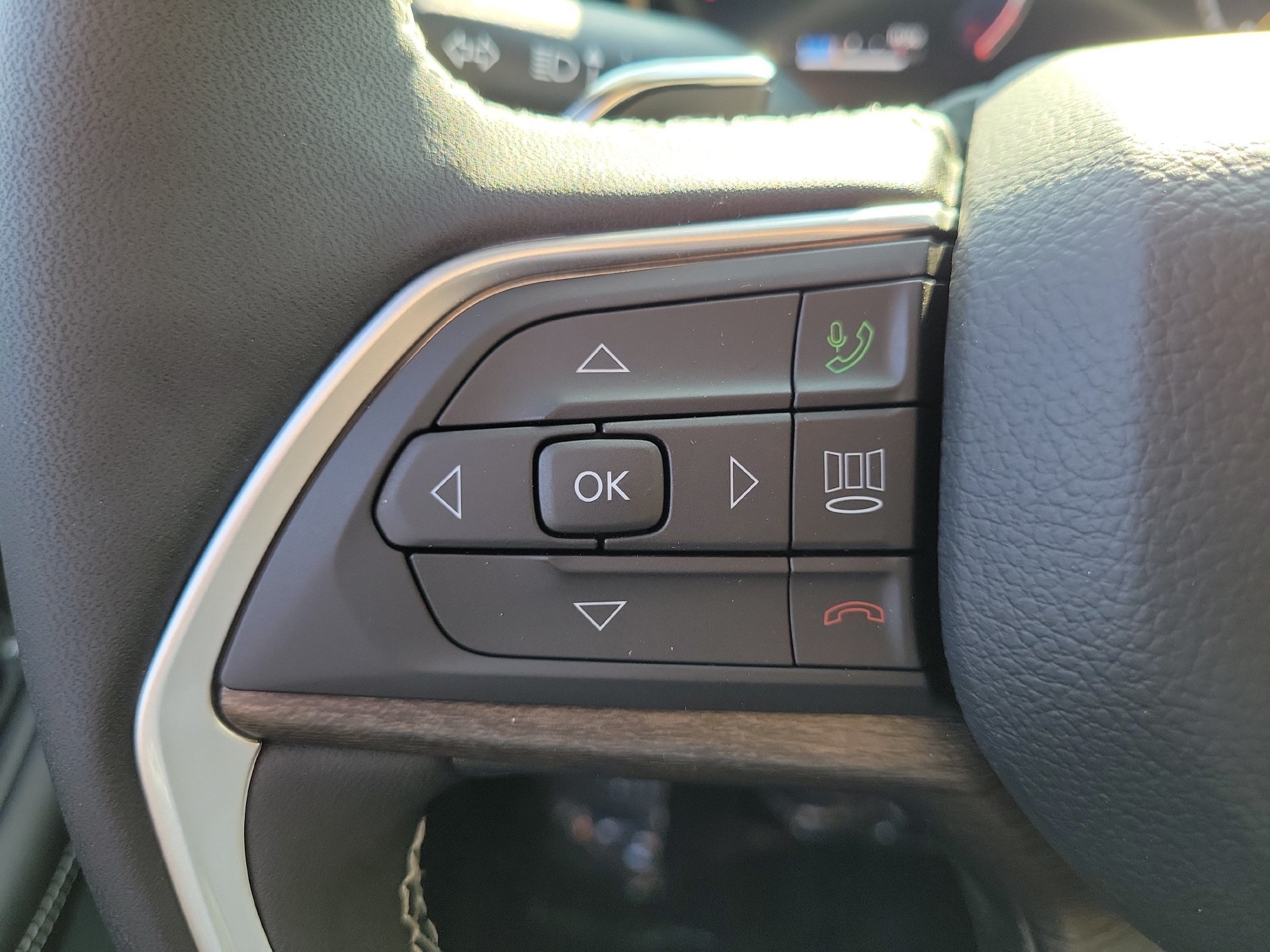 New 2026 Jeep Grand Cherokee Altitude AWD/4WD image 5