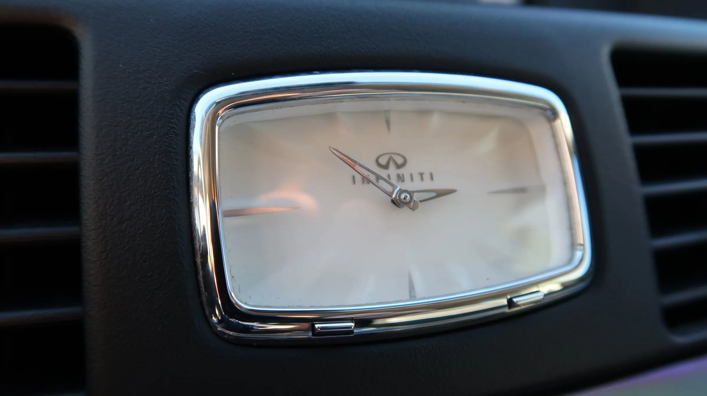 Used 2017 INFINITI Q70 3.7 image 44