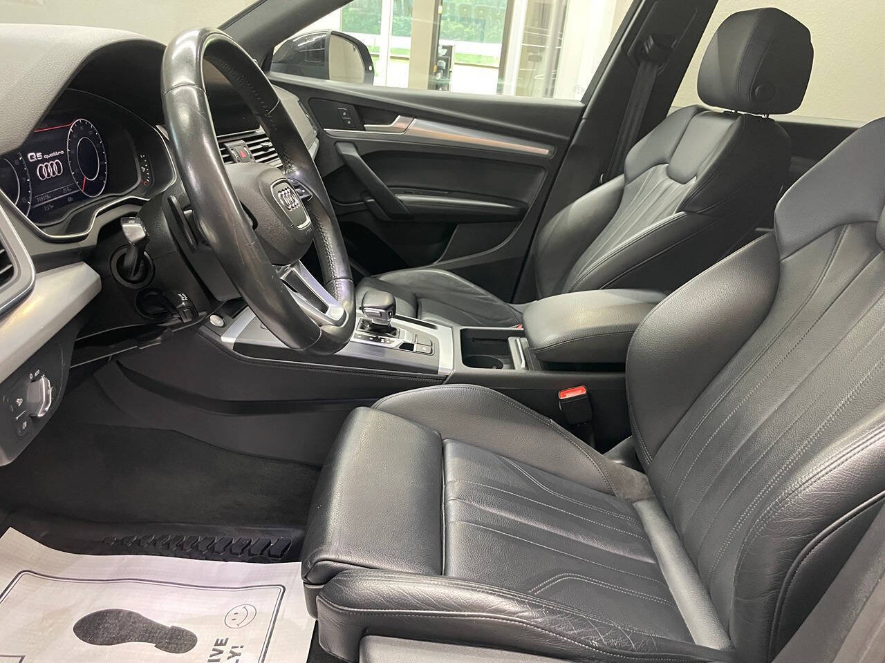 Used 2020 Audi Q5 2.0T Titanium Premium Plus w/ Premium Plus Package AWD/4WD image 14