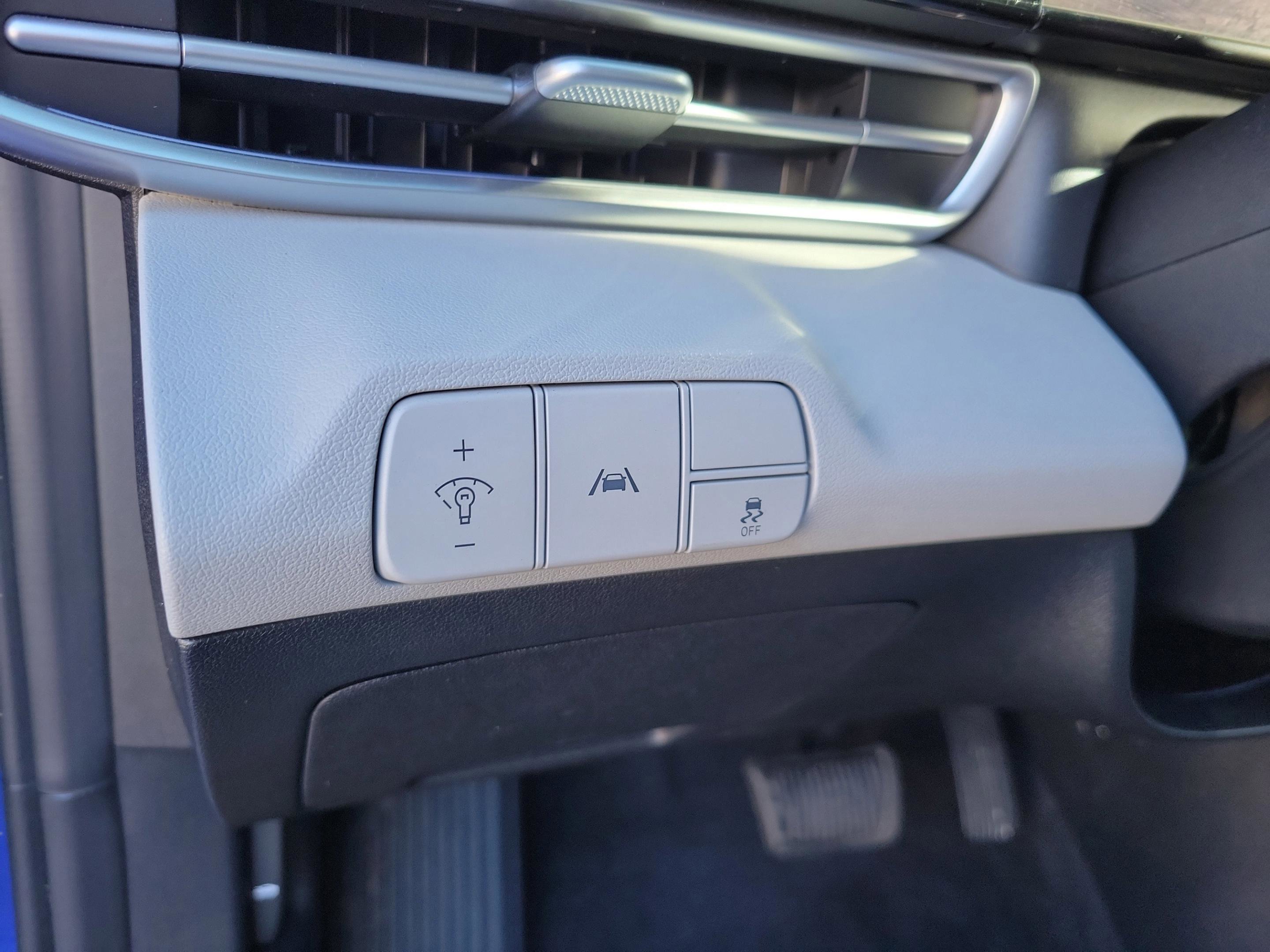 Used 2023 Hyundai Elantra Limited image 39