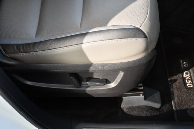 Used 2023 INFINITI QX50 Luxe AWD/4WD image 31