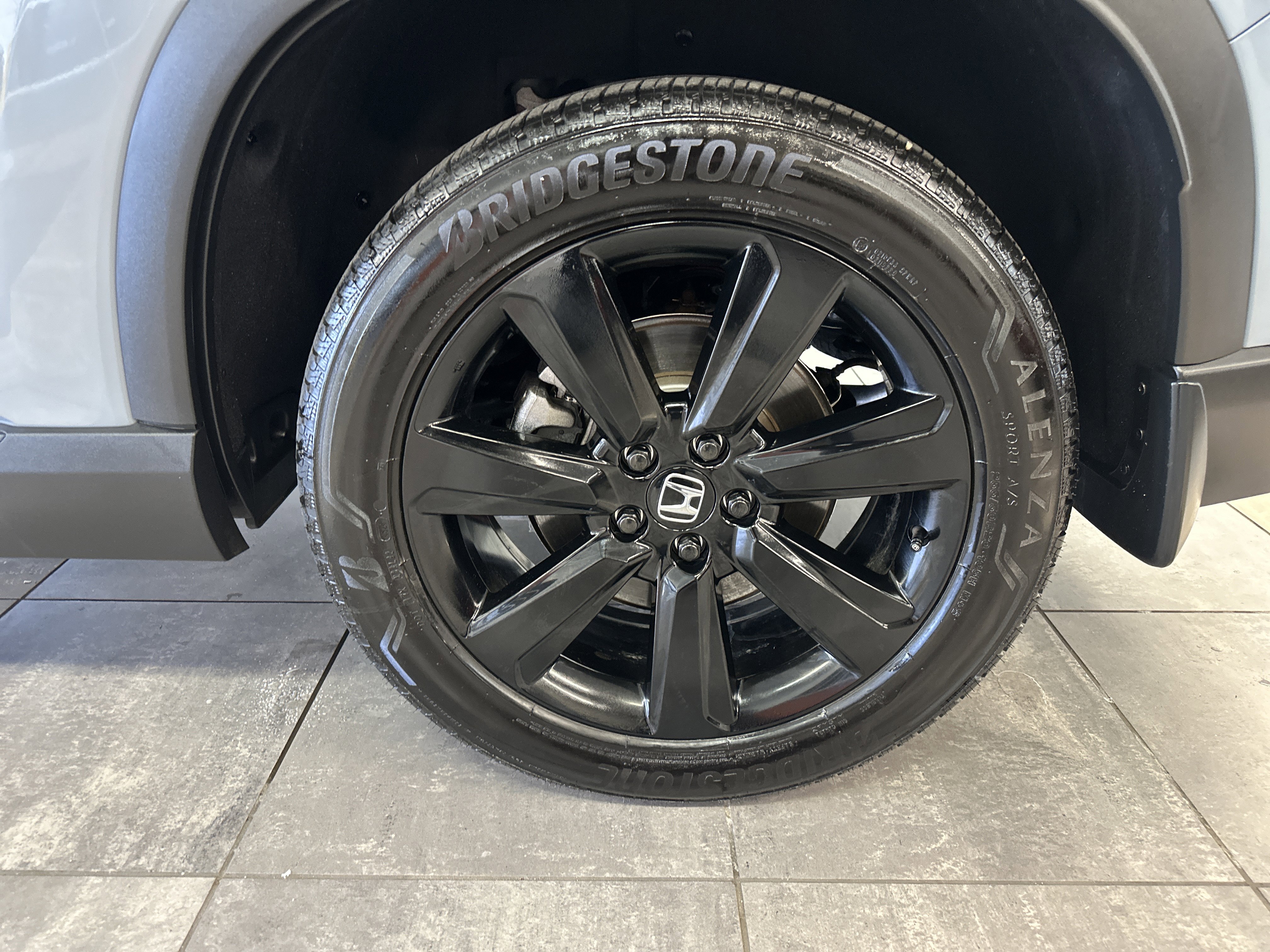 Used 2025 Honda Pilot Black Edition image 9