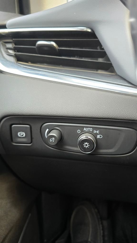 Used 2020 Buick Enclave Premium w/ Sun and Sites Package image 16