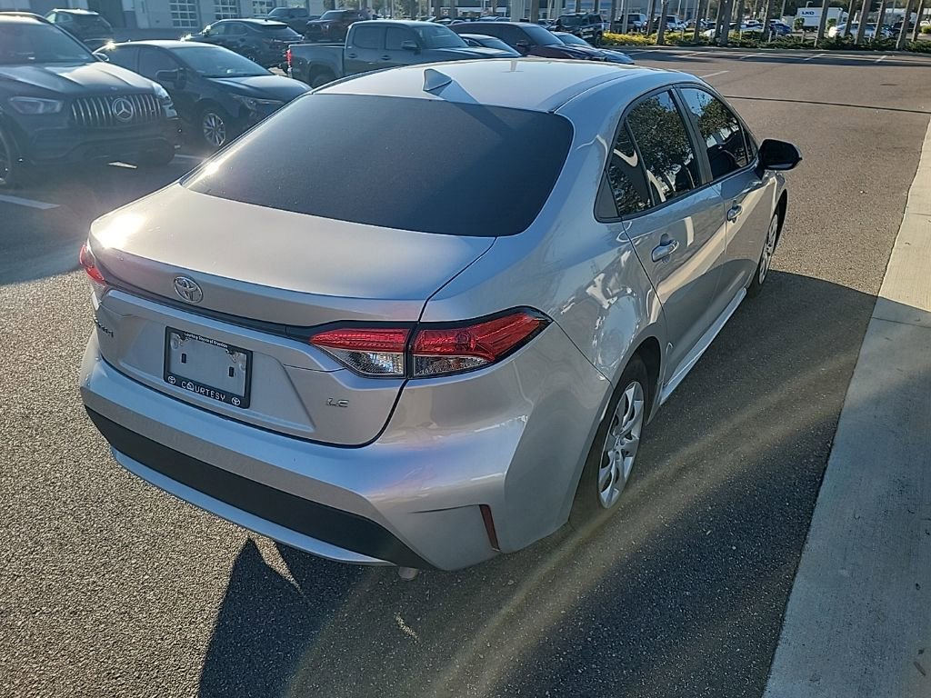 Used 2022 Toyota Corolla LE image 3