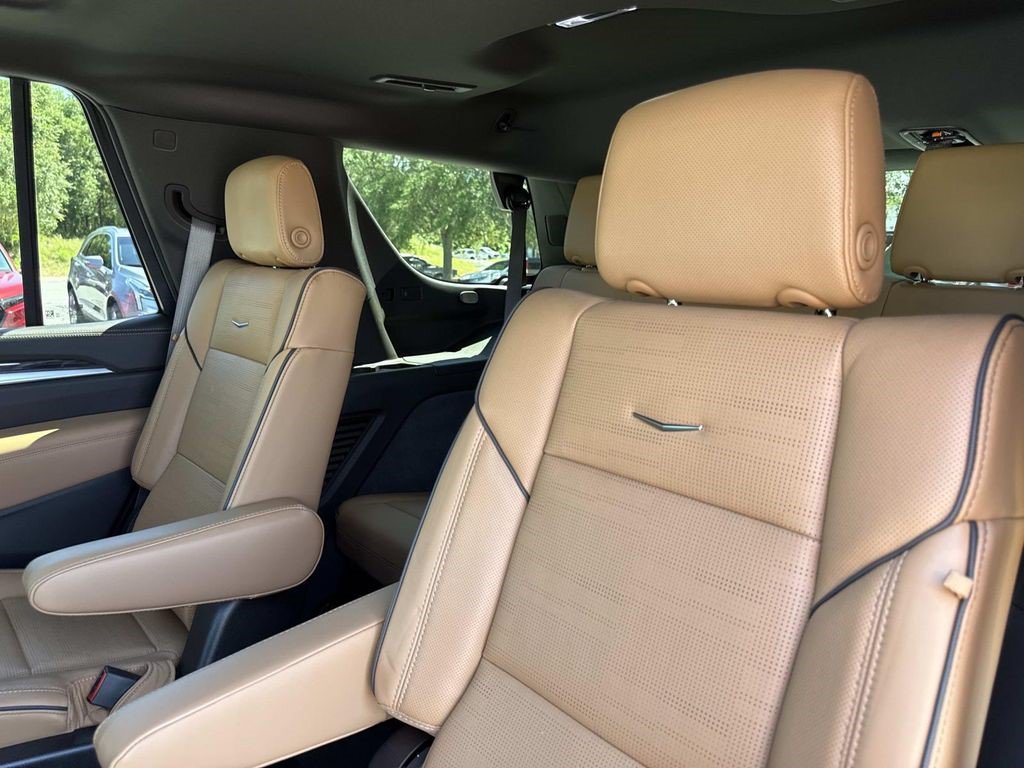 Certified 2025 Cadillac Escalade Premium Luxury w/ Touring Package AWD/4WD image 23