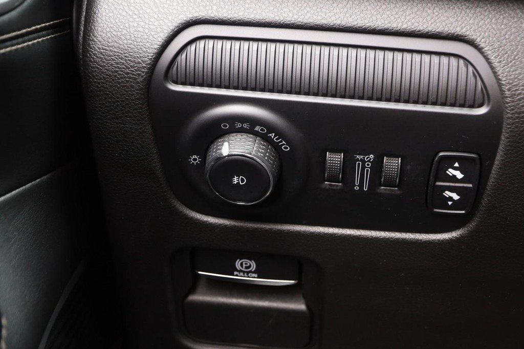 Used 2023 Jeep Wagoneer L Series II AWD/4WD image 24