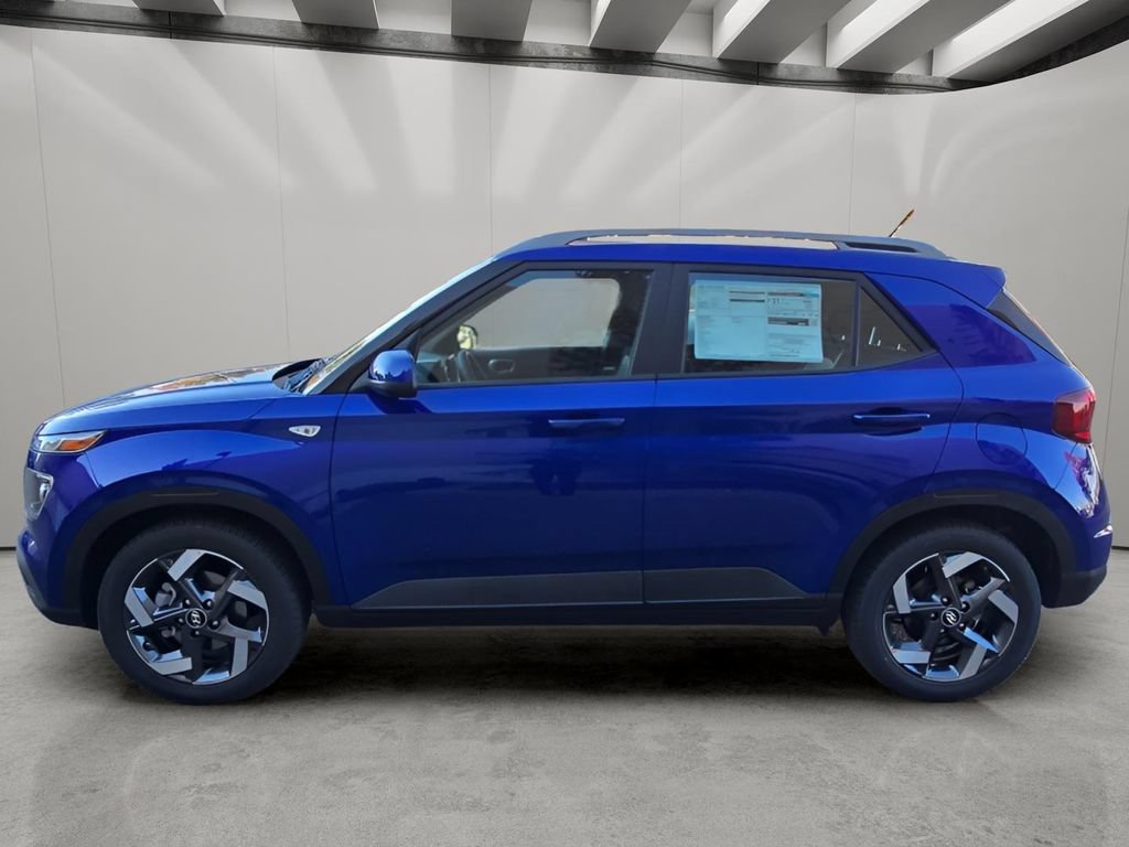 Used 2025 Hyundai Venue SEL FWD image 2