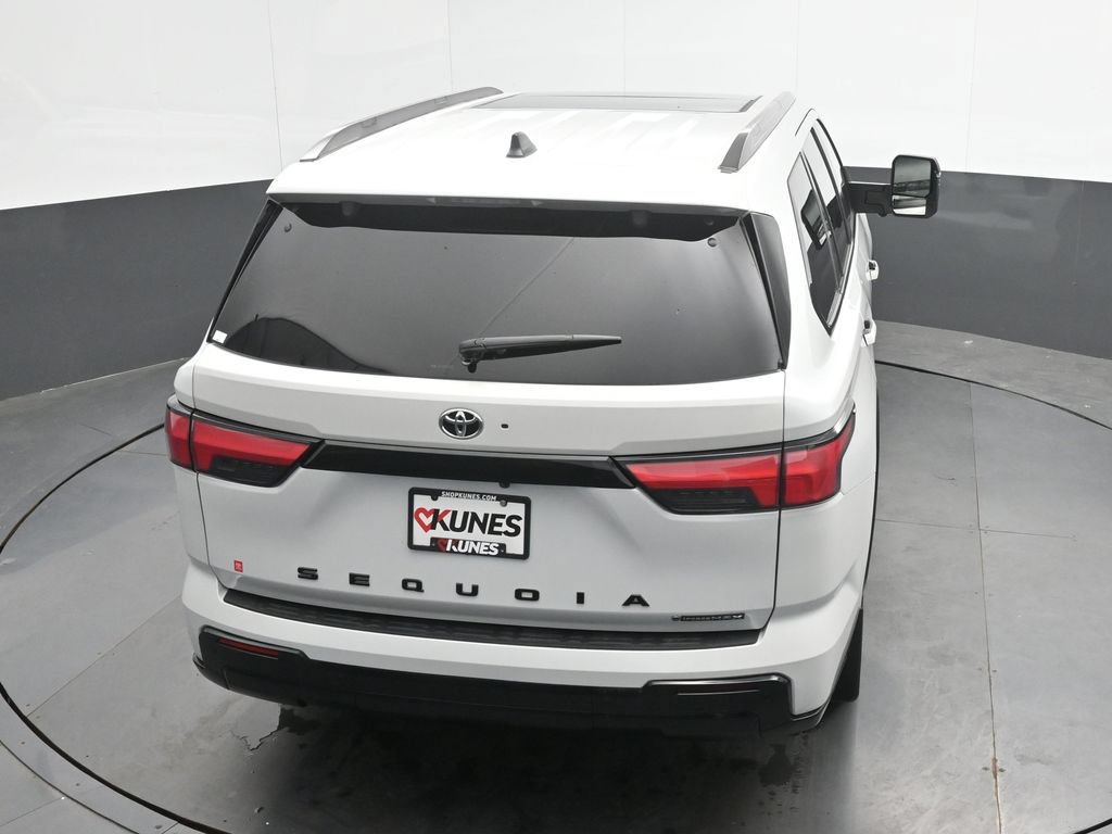 Used 2025 Toyota Sequoia Platinum AWD/4WD image 31