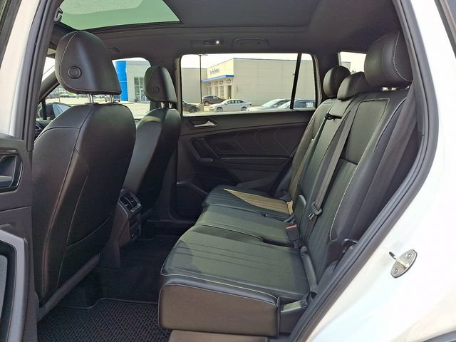 Used 2023 Volkswagen Tiguan SE R-Line AWD/4WD image 10
