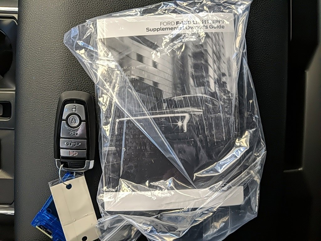 Used 2022 Ford F150 Lightning Lariat image 29