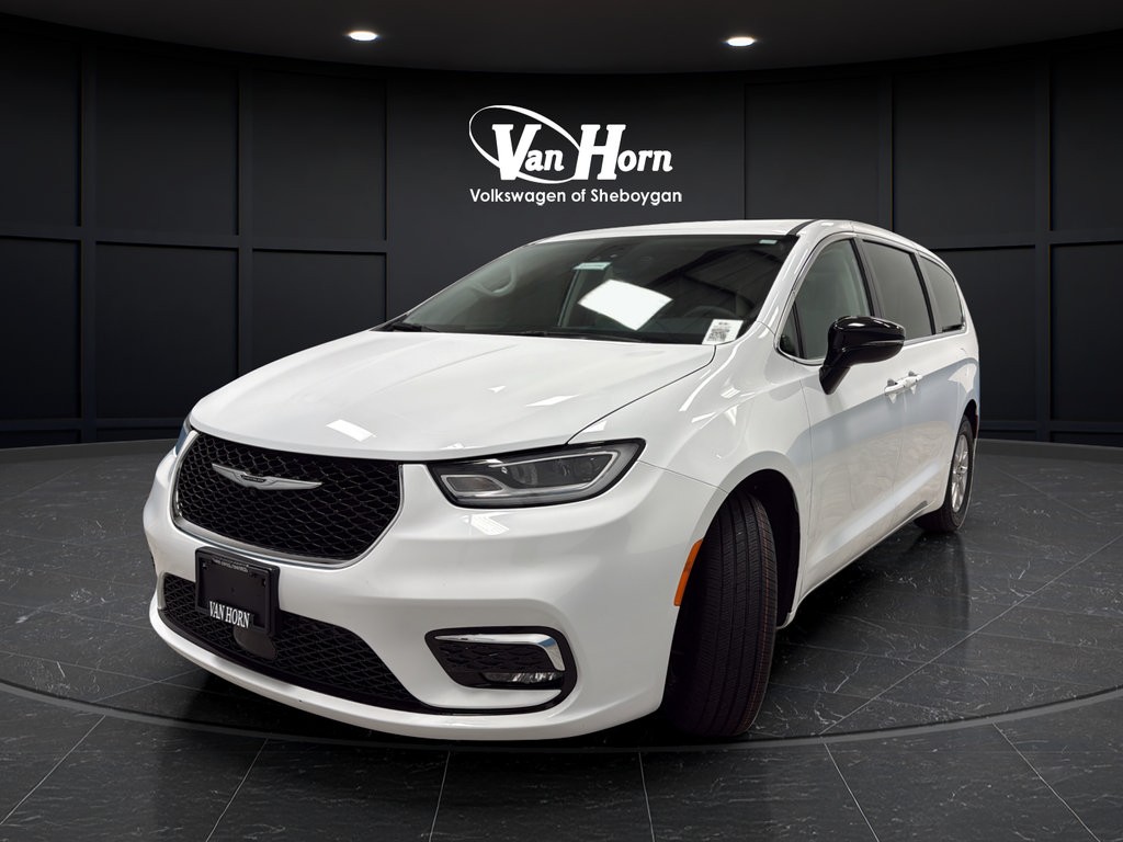 Used 2024 Chrysler Pacifica Touring-L FWD image 3