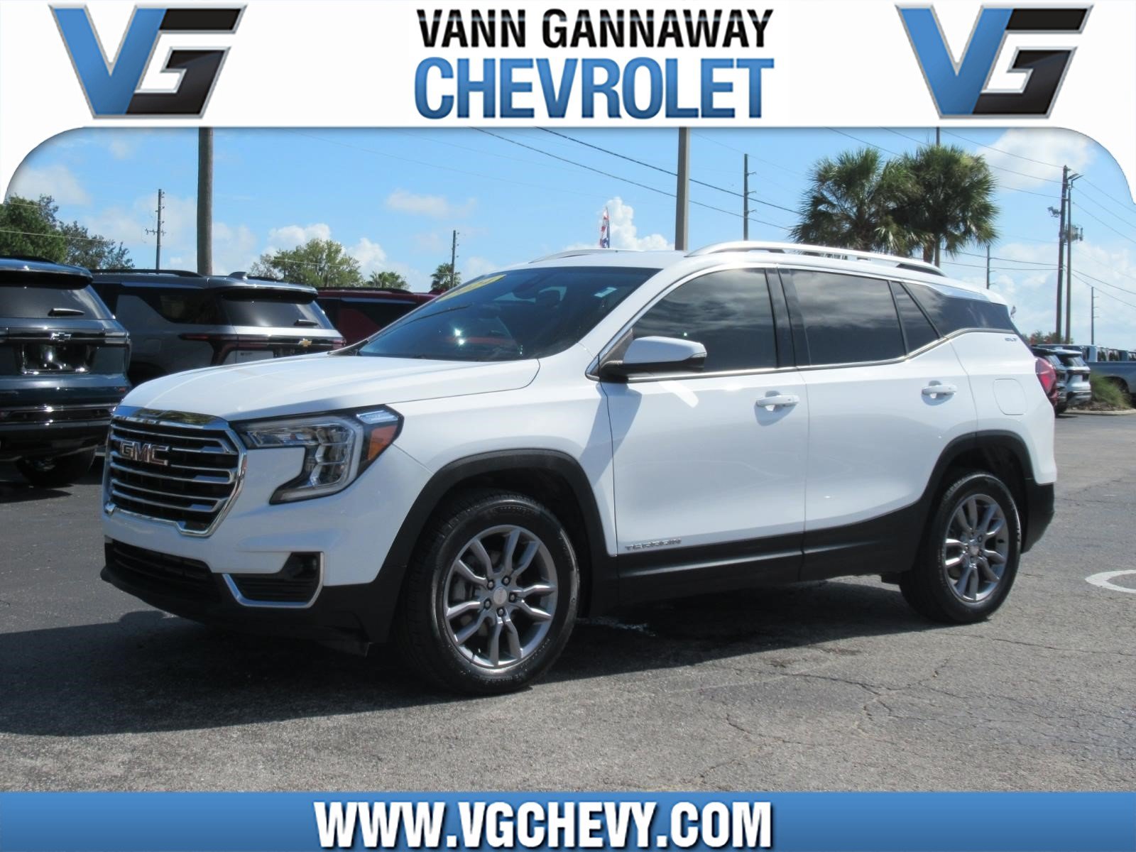 Used 2024 GMC Terrain SLT AWD/4WD image 1